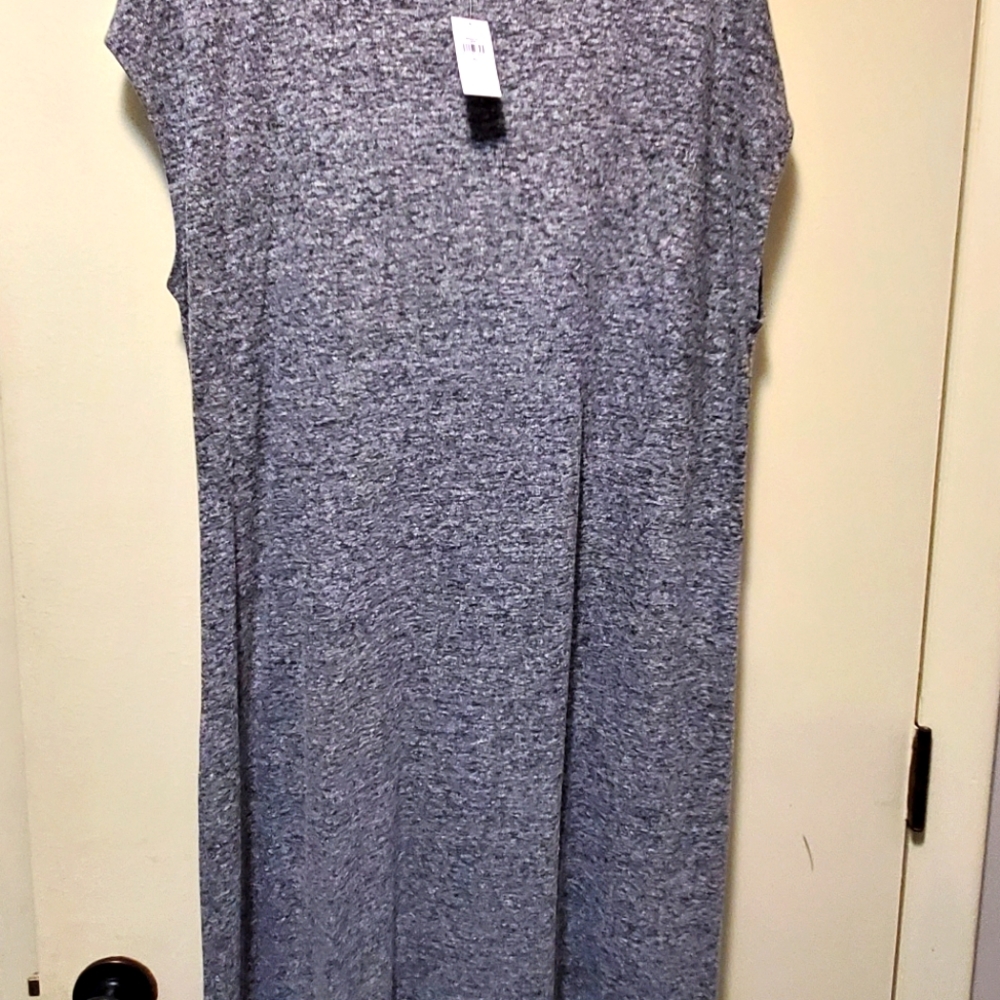 Ankle length, "stone" coloring  "cut-off style" sleeves (w/o being cut)